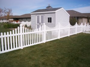 under-scalloped white picket fence. Residential fencing Grand Island, Nebraska fencing contractors fence company overscalloped arched picket plank vinyl wood cedar western red cedar alternating board on board cap red cedar white khaki chestnut sandstone tan UVB sun solid french scalloped 